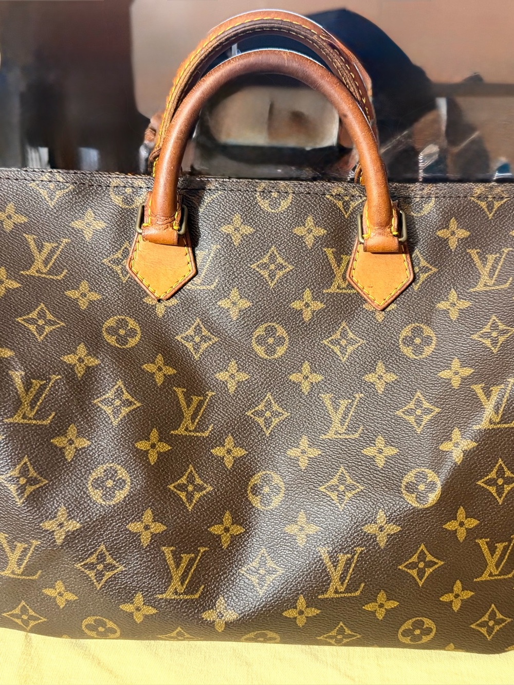AUTHENTIC Louis Vuitton Speedy 35 bag/purse. Monogram canvas.